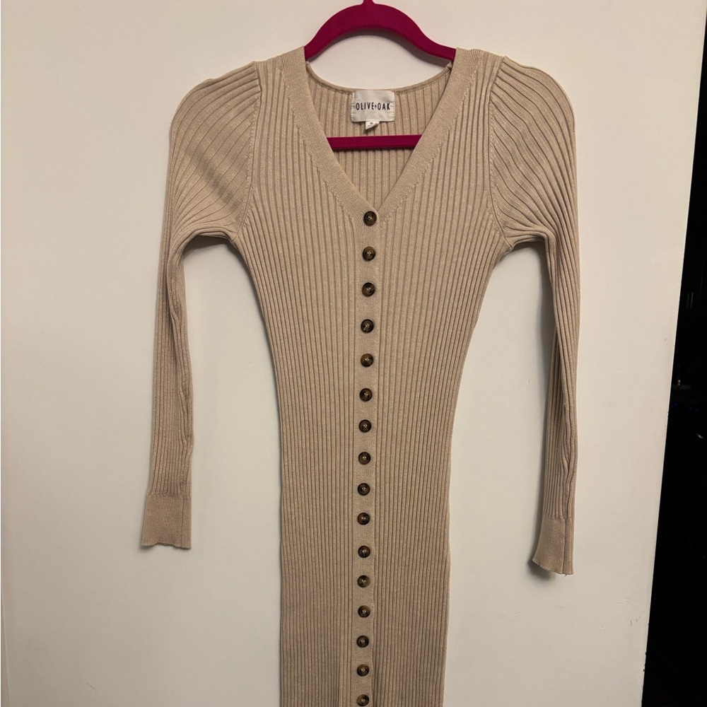 Cute body-con button down long sleeve maxi dress